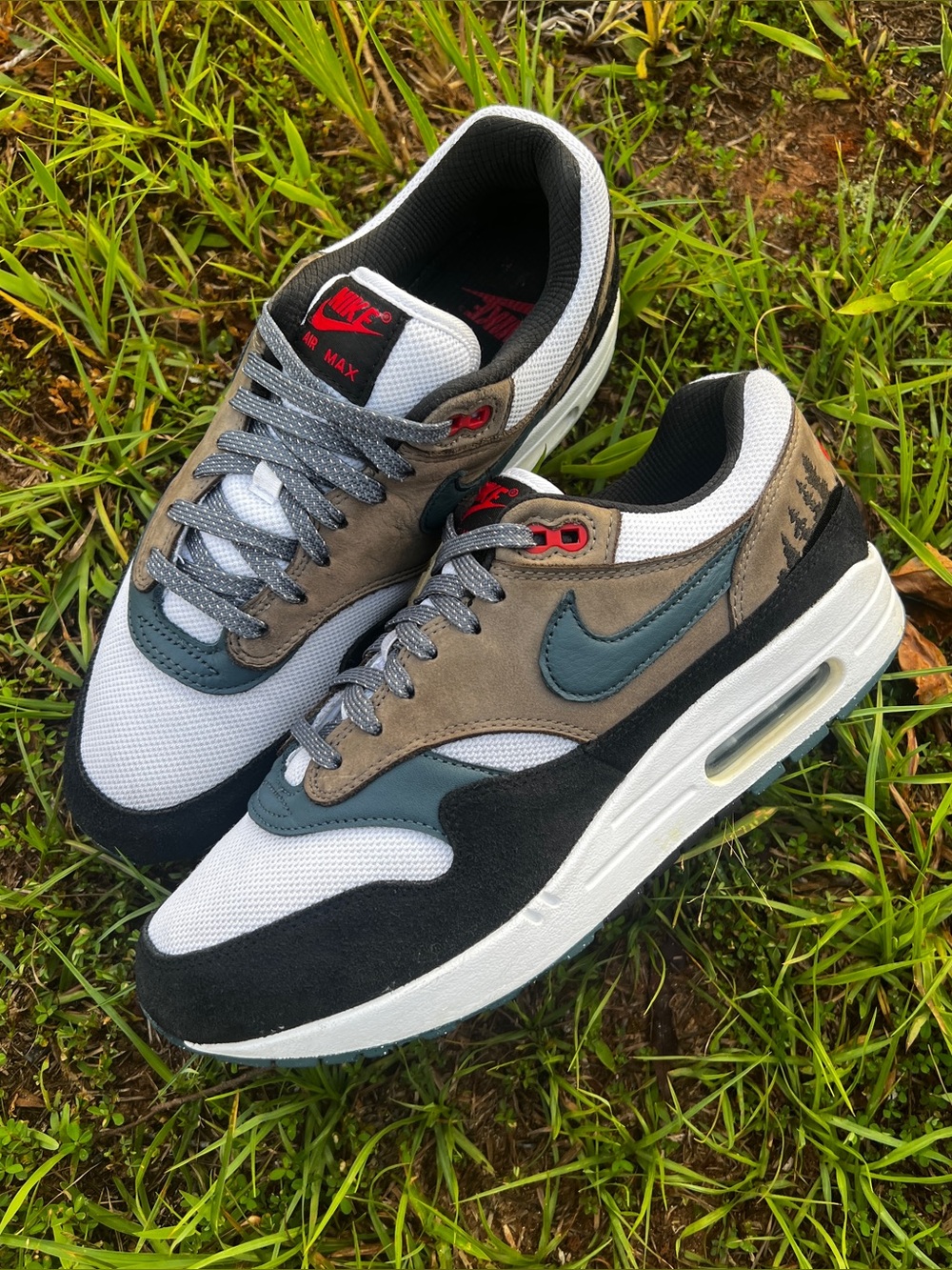 CLEAN Nike size 9.5 Mens Air Max 1 PRM Escape Brown shoes